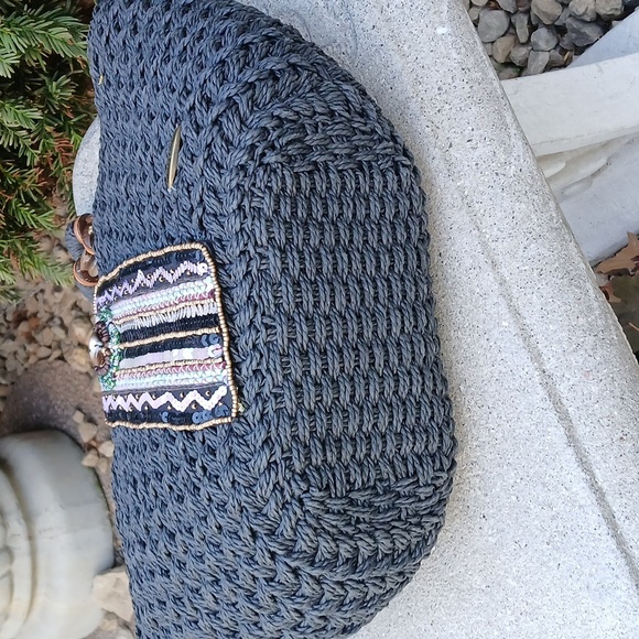 Capelli Straworld Inc Straw Tote Bag With Colorful SHELL Beads Handle Decoration - Picture 11 of 16